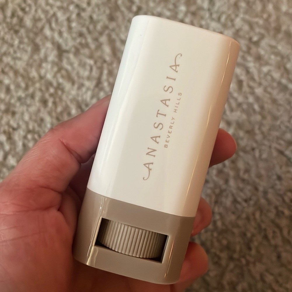 ANASTASIA BEVERLY HILLS VIRAL BEAUTY BALM SHADE “7”.